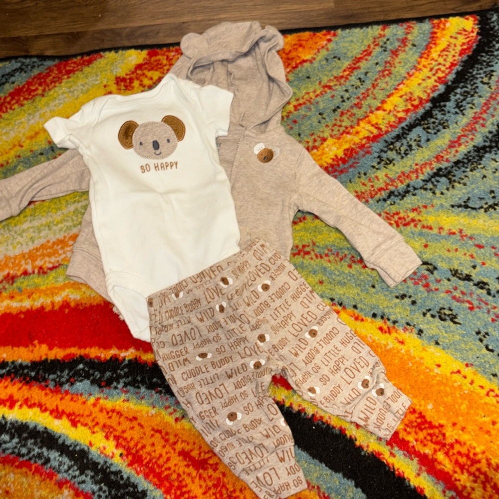 3 piece infant set.